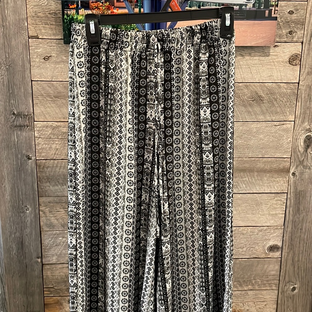 Cute summer wide leg pants in size S